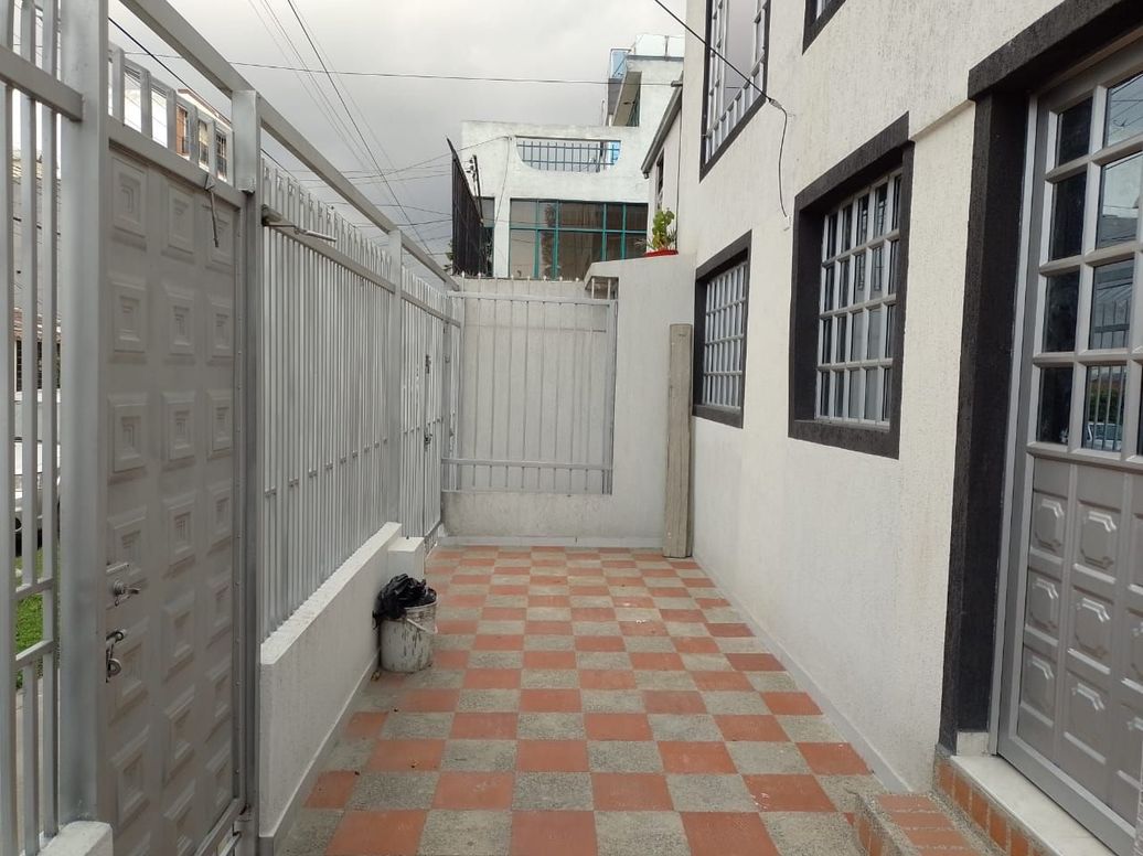 Casa de 7 alcobas en venta en Bogotá, Bogotá, 390 m² · foto 11 de 17