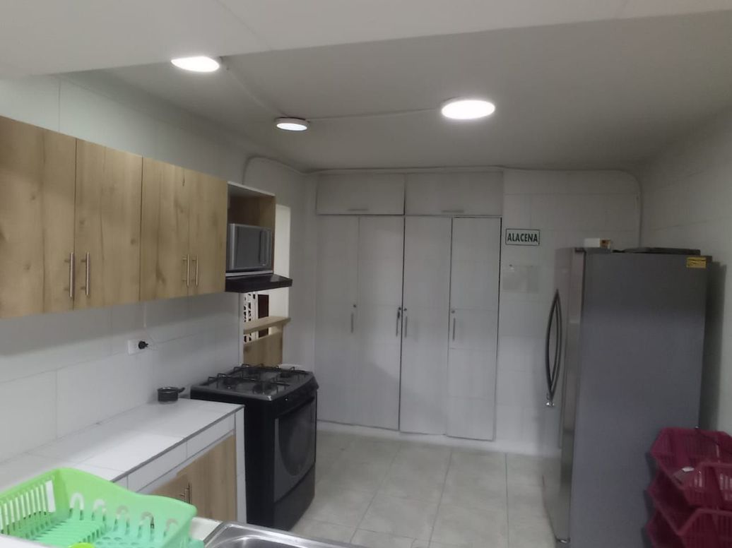 Casa de 10 alcobas en venta en Ub. Techo Bavaria, Bogotá, 340 m² · foto 5 de 20
