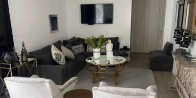 Excelente apartamento ubicado en el sector de las lomas, cuenta con facilidad de acceso a la Avenida las palmas, está cerca del centro comercial el tesoro, centro comercial Vizcaya, centro comercial el Tesoro, mall del este, mall Verona, Mall Piazza Bella y mall Pinar del rio.