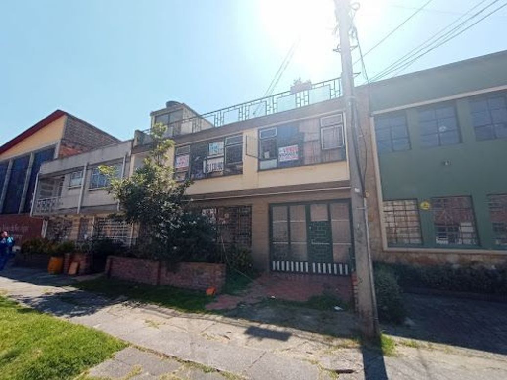 Casa de 7 alcobas en venta en Gran América, Bogotá, 325 m² · foto 3 de 20