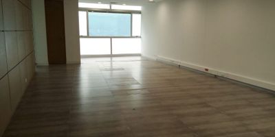 Excelente Oficina, Ubicada en el sector de la Inferior. Cuenta con facilidad de acceso, además fácil acceso a rutas de transporte público. Esta cerca de mall pinar del rio, mall Piazza bella, mall Verona, mall palms Avenue y mall Palma grande. También cuenta con facilidad de acceso a la avenida las palmas.