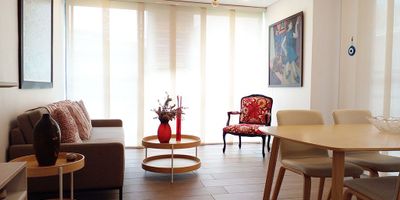 Apartaestudio en venta y arriendo en unidad cerrada cerca a centros comerciales y por la principal, ambiente campestre y tranquilo. Piso en ceramica, sala comedor, 1 alcoba, baño, cocina integral abierta, terraza y parqueadero cubierto. Cuenta con piscina, gym, salón social, turco, zonas verdes, vigilancia 24 horas, citofonia y circuito cerrado de tv. *Inmuebles sujetos a verificación de disponibilidad.*