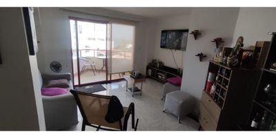 Apartamento en venta, edificio Corales del Caribe, Playa Salguero, Santa Marta.
Vista al mar. A tan solo 150 M de la playa.
?3 habitaciones.
?Habitación principal con baño.
?3 baños.
?Sala.
?Comedor.
?Cocina integral Amoblada.
?Alacena.
?Habitación de servicio, con baño.
?Área de labores.
?Balcón.
?Parqueadero protegido.
?Área: 112 metros cuadrados.
El edificio cuenta con excelentes áreas comunes:
?Piscina.
?Juegos Infantiles.
?Portería.
?Salón Social.
?Estrato 5.