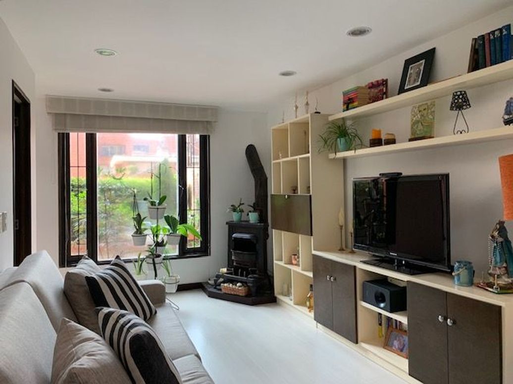 Apartamento de 3 alcobas en venta en Los Rosales - Edif Los Eucaliptus, Bogotá, 216 m² · foto 3 de 19