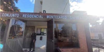 Venta Hermoso Apartamento recién remodelado ubicado en el barrio Villa Carmenza Localidad de Fontibón; segundo piso con excelente iluminación debido a que goza de las dos vistas: interior y exterior; consta de: 2 baños para habitaciones uno de ellos con ducha eléctrica, 3 habitaciones con closet, cocina integral y zona de lavandería; el inmueble cuenta con servicio de parqueadero propio cubierto tipo servidumbre. El conjunto cuenta con: Zonas verdes, salón comunal, portería, recepción y vigilancia las 24h.

 Vías principales como la Av Calle 13; está cerca de centros comerciales como Portal de la Sabana, Hayuelos y almacenes de cadena como el éxito; Transporte público cerca, zonas verdes, parques, colegios como Santa Ana y Santa Teresa. 

Escuchamos Ofertas.
