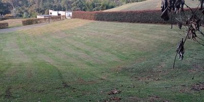 Codigo 20519. Lote en venta ubicado en La CejaValor administración: $720.000Valor predial: $2.800.000Cerca a: Colegios, Supermercados, Tiendas De Abastecimiento, Centros Comerciales, Via Principal Hacia La Ceja, El Carmen De Viboral y Rionegro.Hermoso lote con topografia semiplano en parcelacion campestre, buenos vecinos y con vias pavimentadas de acceso e internas de la parcelacion. Cuenta con camaras de vigilancia y porteria 24/7.