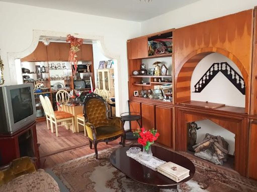 Casa de 8 alcobas en venta en San Luis, Bogotá, 414 m² · foto 3 de 12