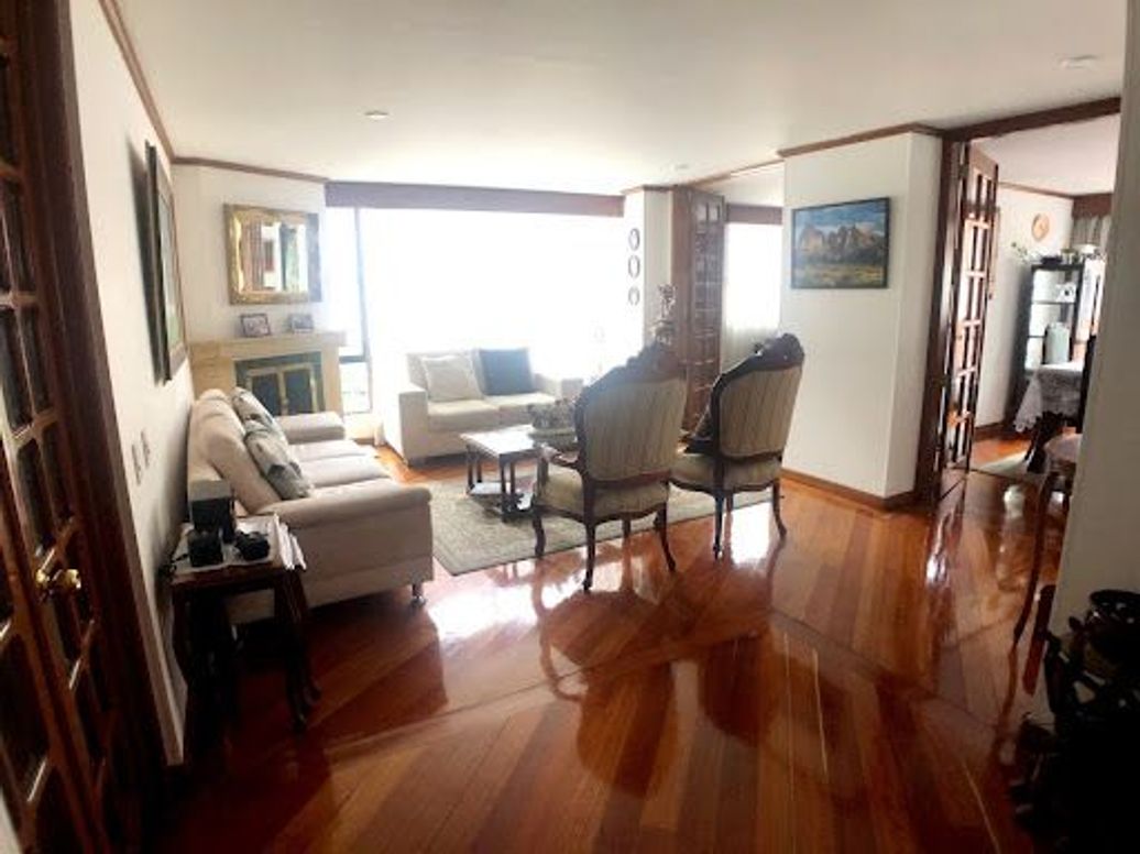 Apartamento de 3 alcobas en venta en Santa Barbara Central, Bogotá, 140 m² · foto 2 de 15