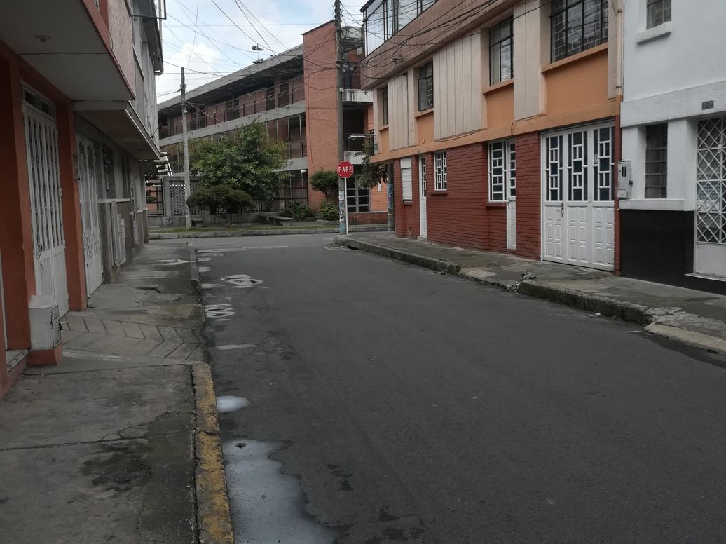 Casa de 8 alcobas en venta en San Fernando Occidental, Bogotá, 151 m² · foto 3 de 10