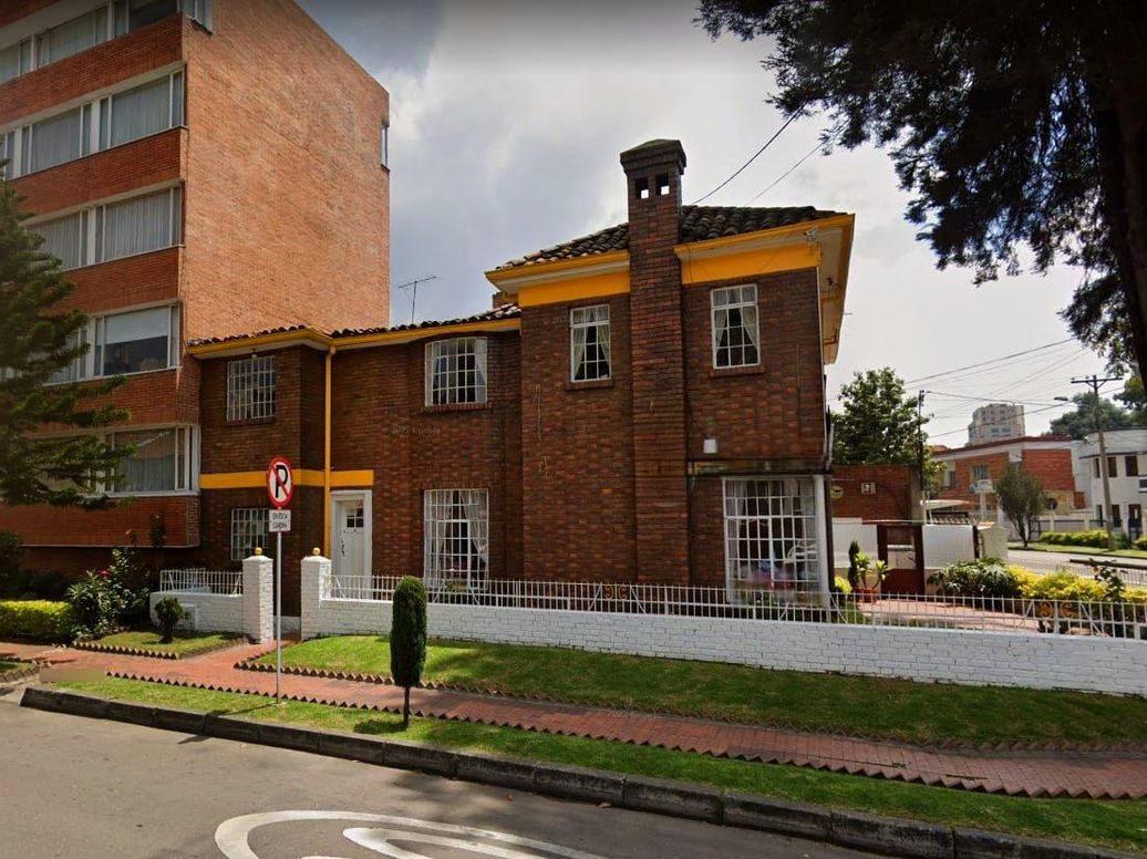 Casa de 6 alcobas en venta en La Magdalena, Bogotá, 320 m² · foto 2 de 17