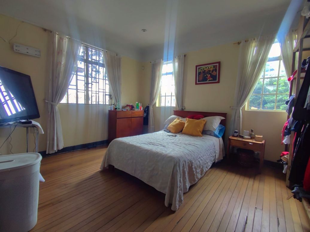 Casa de 6 alcobas en venta en La Magdalena, Bogotá, 320 m² · foto 11 de 17
