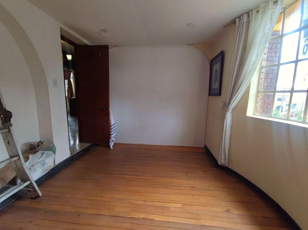 Casa de 6 alcobas en venta en La Magdalena, Bogotá, 320 m² · foto 10 de 17