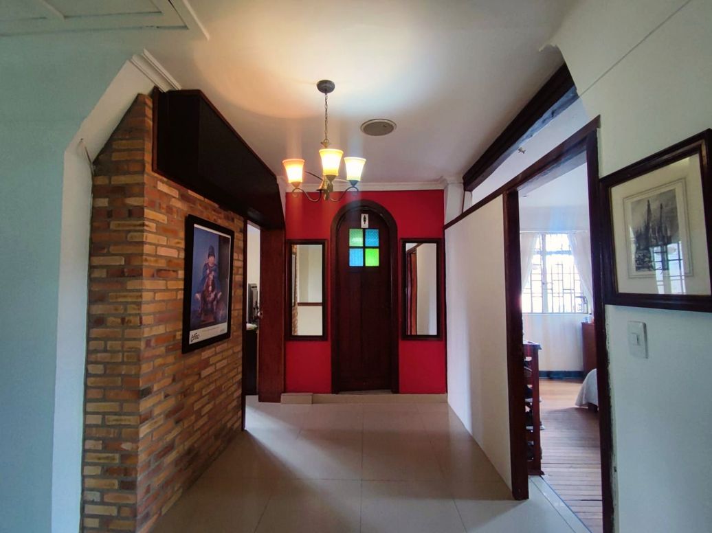 Casa de 6 alcobas en venta en La Magdalena, Bogotá, 320 m² · foto 14 de 17