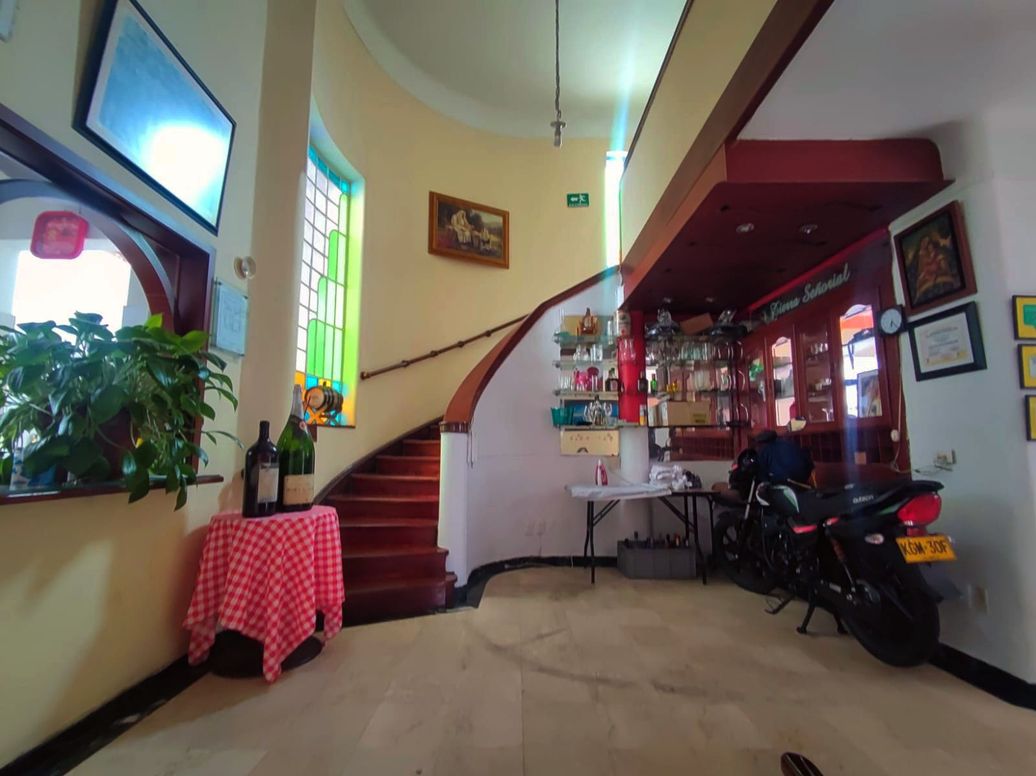 Casa de 6 alcobas en venta en La Magdalena, Bogotá, 320 m² · foto 5 de 17