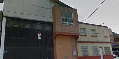 Bodega industrial puente Aranda, área total 350 metros, área primer pisos de 240 metros,  lote 8 x 30 triple altura, área de Mzz 110 metros, luz trifásica, piso en concreto reforzado, calle amplia para ingreso, oficinas en mezanine de 80 de 20x4, dos baños, 9 metros de altura, pronta disponibilidad, libre de hipoteca, oportunidad de negocio Kwa 5