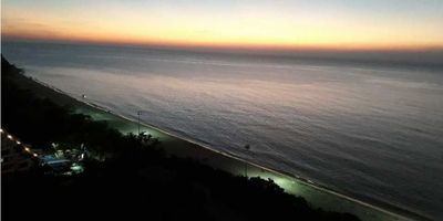 Comodo y lindo apto de 2 habitaciones y 3 baños completos con expectacular vista al mar en 1 línea de playa, para la Venta semi amoblado