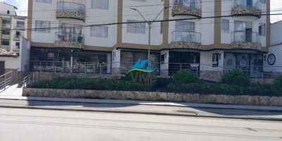 Quieres invertir? llego la super oportunidad, local super bien ubicado en sector totalmente comercial lo puedes tomar en cuenta para comidas u oficina para prestación de servicios. Cuenta con su baño