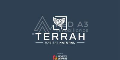 Terrah, está conformado por un conjunto de 24unidades habitacionales envueltas por naturaleza, cada una de ellas se ubica en el lugar de tal manera que respeta su entorno y valora su Ambiente.

Unidades habitacionales de 320 metros cuadrados, donde encontramos 4 amplias habitaciones,  tres de ellas con baño y vestier , sala, comedor, estudio con terraza, sala de tv, jardín interior, cinco baños y una amplia cocina abierta.

la unidad habitacional contara con espacio de parqueadero con cabida para tres autos, bodega y cuarto de basuras totalmente independientes, jardines interiores; Planta eléctrica de suplencia total, paneles solares, domotizadas, carga eléctrica para vehículos y sistema de recolección de aguas lluvias.