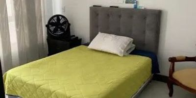 Espectacular casa duplex para la venta en una zona muy exclusiva se la ciudad de Pereira, con un área de 180 mts2, la casa consta dePrimer piso sala comedor, cocina semi integral con isla, baño social, zona húmeda, patio, habitación con baño privado.Segundo piso tres habitaciones con baño, la principal con vestier y balcón, cuarto de estudio.Las escalas son en madera y pasamanos en aluminio, tiene dos parqueaderos y parqueadero de visitante.El conjunto cuenta con sendero para bicicleta, cancha múltiple de baloncesto y microfutbol, piscina, jacuzzi, turco, sauna, zona de bronceo, salón social, parque infantil, gimnasio, vigilancia privada y camara de vigilancia las 24 horas, cuenta con planta eléctrica y sala de espera para visitantes. Cerca a estadio, expofuturo, universidad, restaurantes, centro comercial. Agente Inmobiliario Lina Yomara Sanchez 