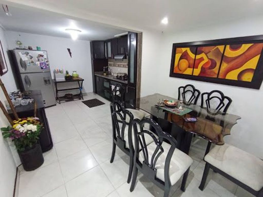 Casa de 5 alcobas en venta en Ub. Catalina, Bogotá, 120 m² · foto 4 de 20