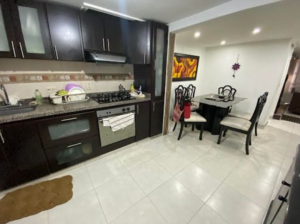 Casa de 5 alcobas en venta en Ub. Catalina, Bogotá, 120 m² · foto 3 de 20