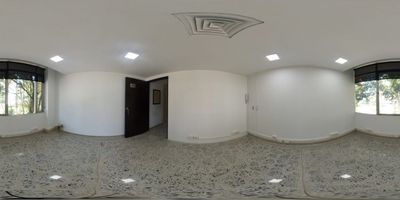Oficina en arriendo en Medellín, ubicada en el barrio Santa María de los Ángeles. Este espacio de 14 m² ofrece amplios ambientes e iluminación, ideal para su negocio. Situada en el piso 4 de un edificio con vigilancia, goza de una excelente ubicación en zona comercial con fáciles vías de acceso. Aproveche esta oportunidad en Antioquia, Estrato 6, por $1,950,000 mensuales. Contáctenos para más detalles vía WhatsApp, quiero que me contacten o ver teléfonos.