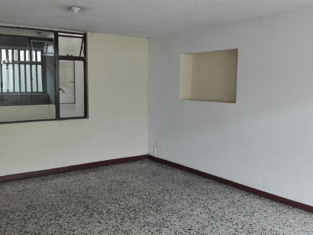 Casa de 6 alcobas en venta en San Antonio De Padua, Bogotá, 340 m² · foto 8 de 17