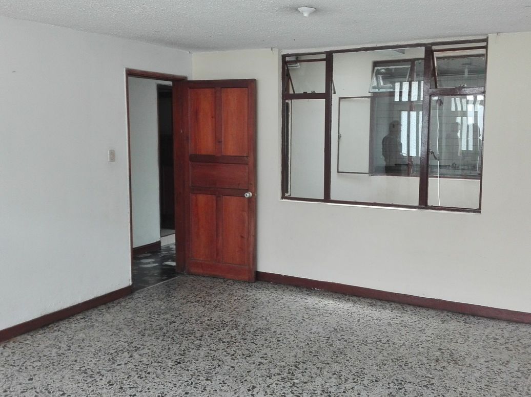 Casa de 6 alcobas en venta en San Antonio De Padua, Bogotá, 340 m² · foto 5 de 17