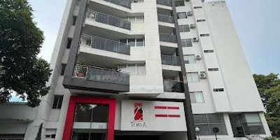 CALLE 11 No. 9-39 EDIFICIO MIRADOR DE LA TOMA PISO 3, Area 180.39 M2, constuida 191.53 M2, el edificio cuenta con porteria 24 horas, ascensor, piscina, salon social, sauna, terraza Bbq, el apartamento consta de ascensor privado, sala, comedor, cocina integral, area de estudio, deposito, tres habitaciones con closet y baño privado, habitacion principal con balcon y vestier, baño social. Estrato 5