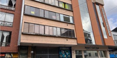 VENTA DE APARTAMENTO EN EL CENTRO DE ARMENIA, QUINDÍO, CONSTA DE 65 M2, 2 HABITACIONES, 1 BAÑO, SALA - COMEDOR, COCINA Y PATIO DE ROPAS, 5 PISO. SE ENCUENTRA CERCA DE LA ZONA DEL COMERCIO, DROGUERÍAS, SUPERMERCADOS, BANCOS, PLAZA DE BOLÍVAR, PALACIO DE JUSTICIA, JUZGADOS ADMINISTRATIVOS, FLAMINGO. 
