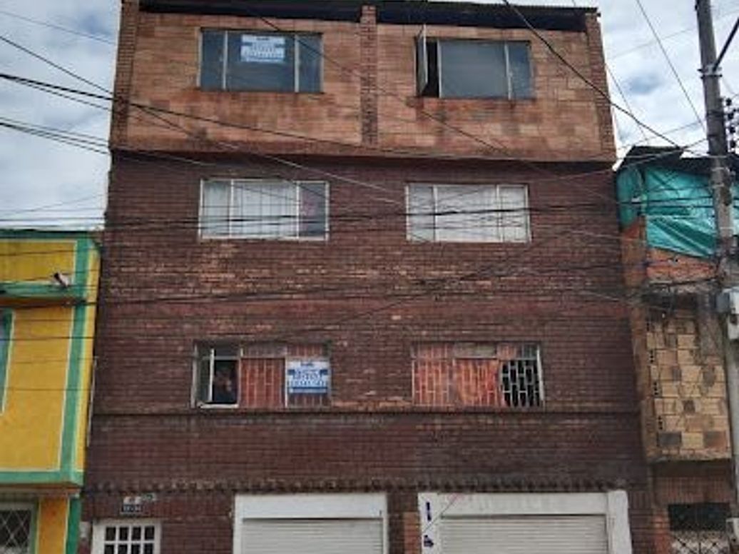 Casa de 19 alcobas en venta en Bosques De San Jorge, Bogotá, 200 m² · foto 3 de 20