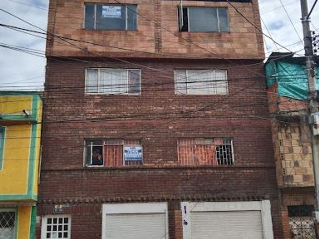 Casa de 19 alcobas en venta en Bosques De San Jorge, Bogotá, 200 m² · foto 2 de 20