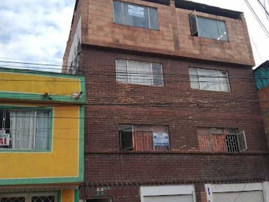 Casa de 19 alcobas en venta en Bosques De San Jorge, Bogotá, 200 m² · foto 4 de 20