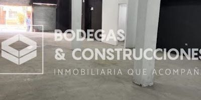 Espectacular bodega para venta, ubicada en punto estratégico de la ciudad, con excelentes vías de acceso y transporte publico cercano como BUSES, estaciones cercanas al metro, en el sector cuenta con mucho flujo tanto peatonal como vehicular, su ubicación garantiza buenos accesos para una operación mas logística y eficiente, comunícate con nosotros y agenda tu cita.