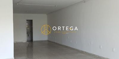 Casa Primer piso Área construida 228 mts, está compuesta por un local externo, que consta de un baño, tres oficinas cada una con servicio de baño, patio con dos bodegas, y cafeteria, con matricula de acueducto y contador de luz.  $6.500.000
