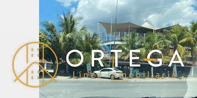 Local comercial con amplios espacios, mezanine, depósito sobre barra, cerramiento en vidrio templado, zona con barra para atención con mueble, dos baños, cocina integral. Servicios independientes.