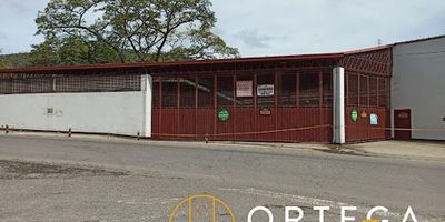 Excelente bodega esquinera frente a Bavaria, área 1.150 m2, cuenta con amplios espacios de trabajo, zona de oficinas, 6 baños, bahía externa de parqueo, altura de 7 mts, piso en concreto reforzado, deposito. 