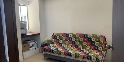 Apartamento a la venta en el sector del Pie de la popa consta de 2 habitaciones, sala-comedor, cocina, 2 baños, zona de labores, garaje exclusivo. Es un apartamento confortable en una zona central de la ciudad.