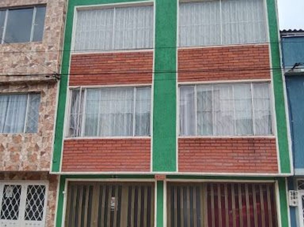 Casa de 9 alcobas en venta en Flandes, Bogotá, 264 m² · foto 2 de 20