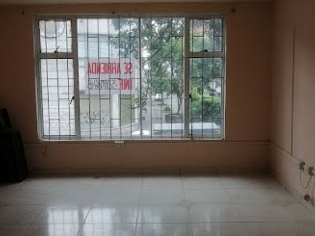 Casa de 1 alcoba en venta en Las Nieves, Bogotá, 390 m² · foto 2 de 18