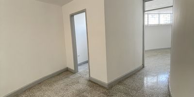 Funcional consultorio en arriendo en el barrio El Prado, Barranquilla, Atlántico. Ubicado en Estrato 7, este espacio profesional de 113 m² cuenta con 1 baño y es ideal para su práctica. Su dirección en Carrera 54 ofrece una localización estratégica en la ciudad. El canon mensual es de $3,000,000, más un valor de administración aproximado de $742,791. Esta es una opción adecuada para establecer su negocio en una zona con buena afluencia. Para más información, puede contactarnos por WhatsApp, quiero que me contacten o ver teléfonos.