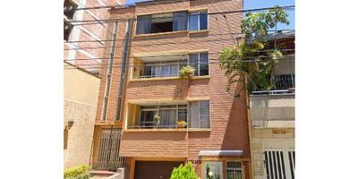 ¿Te preguntarás porque este llamativo apartamento ubicado en Belén Nogal es una gran oportunidad de vivir o invertir?  

En una de las zonas más centrales de la ciudad este  Encantador apartamento en venta, zona residencial y fácil acceso vehicular en el sector Nogal en Belén, esta ubicado en  un  3° piso, estrato 5 con   Parqueadero doble lineal.

Este  amplio inmueble cuenta con un área de 134.7 mt2, distribuidos en 4 habitaciones incluyendo la del servicio, la principal con baño privado, el piso es en Marmol, 3 closet y espacio para linos. la cocina es integral, Ventanal   y zona de  ropas 

Queda cerca de la Avenida 80, Catedral de Santa Gema, Nueva Villa de Aburrá, Centro Comercial Los Molinos, Parques: de Belén y Laureles, fácil acceso a rutas de transporte público.

Contáctanos! Y encuentra con nosotros el inmueble que buscas

 





 
