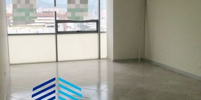 SE VENDE OFICINA 
Con un área de 37 mt2 se encuentra en el piso 21 del edificio, con una increíble vista panorámica y gran ventilación e iluminación, tiene baño privado,  una cocineta y amplios gabinetes, excelente sistema de  aire acondicionado y full acabados. también tiene un parqueadero privado.  
valor $ 315'000.000
Cerca al tránsito de envigado y del C.C. mayorca