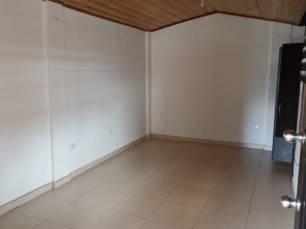Casa de 6 alcobas en venta en Ub. Ciudad Kennedy Sur, Bogotá, 328 m² · foto 13 de 17