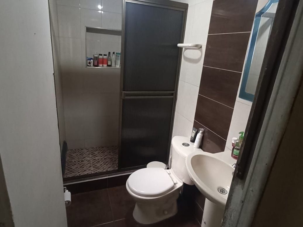 Casa de 6 alcobas en venta en Ub. Ciudad Kennedy Sur, Bogotá, 328 m² · foto 10 de 17