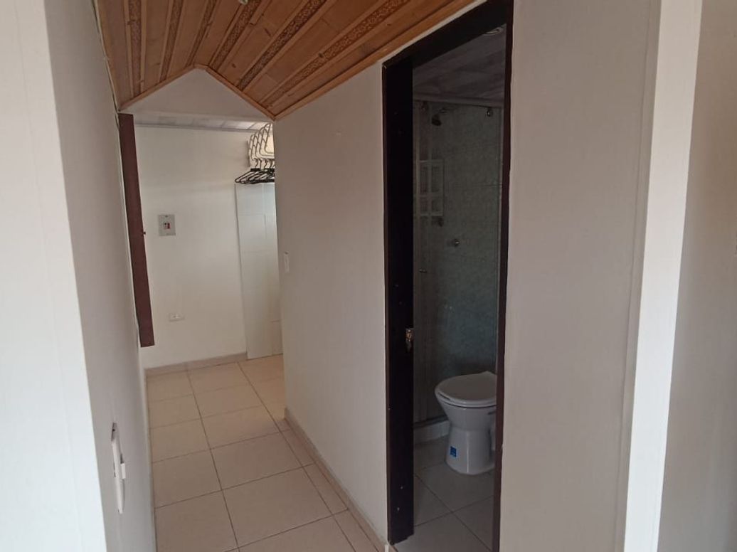 Casa de 6 alcobas en venta en Ub. Ciudad Kennedy Sur, Bogotá, 328 m² · foto 14 de 17