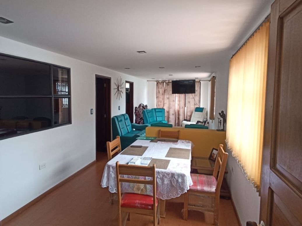 Casa de 6 alcobas en venta en Ub. Ciudad Kennedy Sur, Bogotá, 328 m² · foto 7 de 17