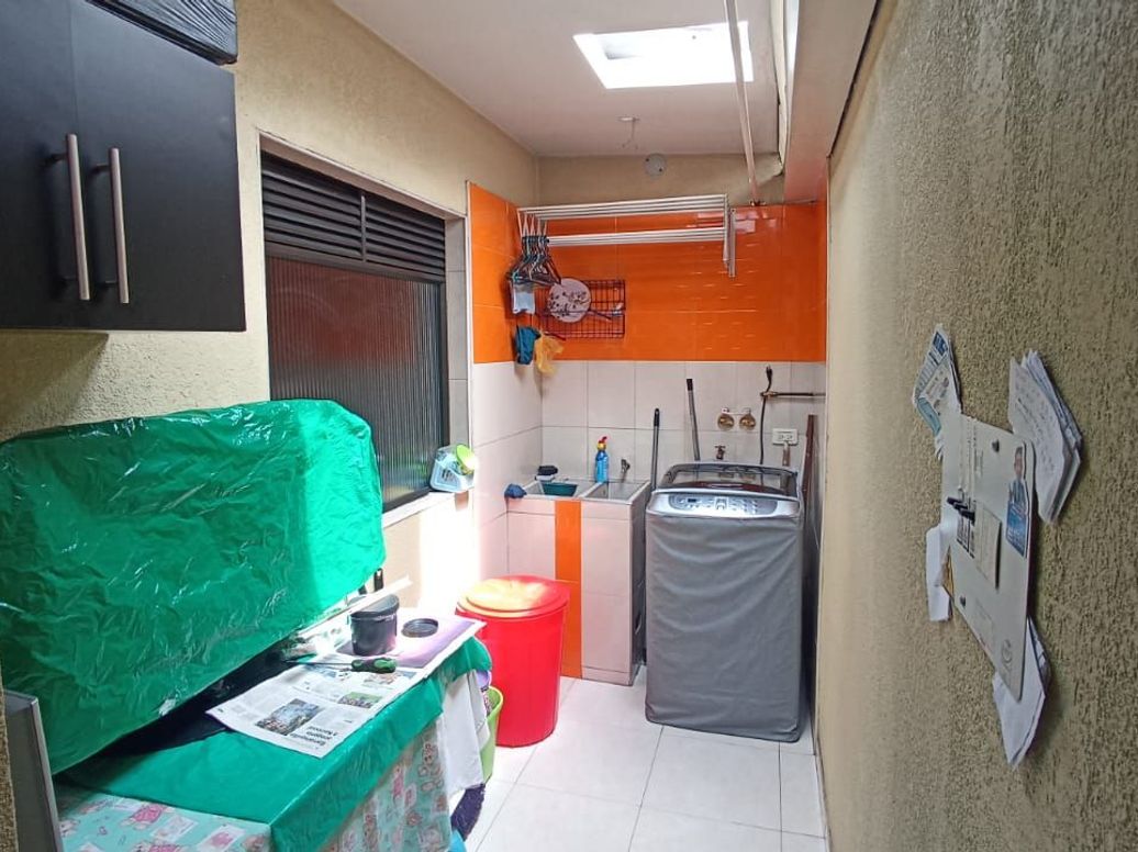 Casa de 6 alcobas en venta en Ub. Ciudad Kennedy Sur, Bogotá, 328 m² · foto 4 de 17