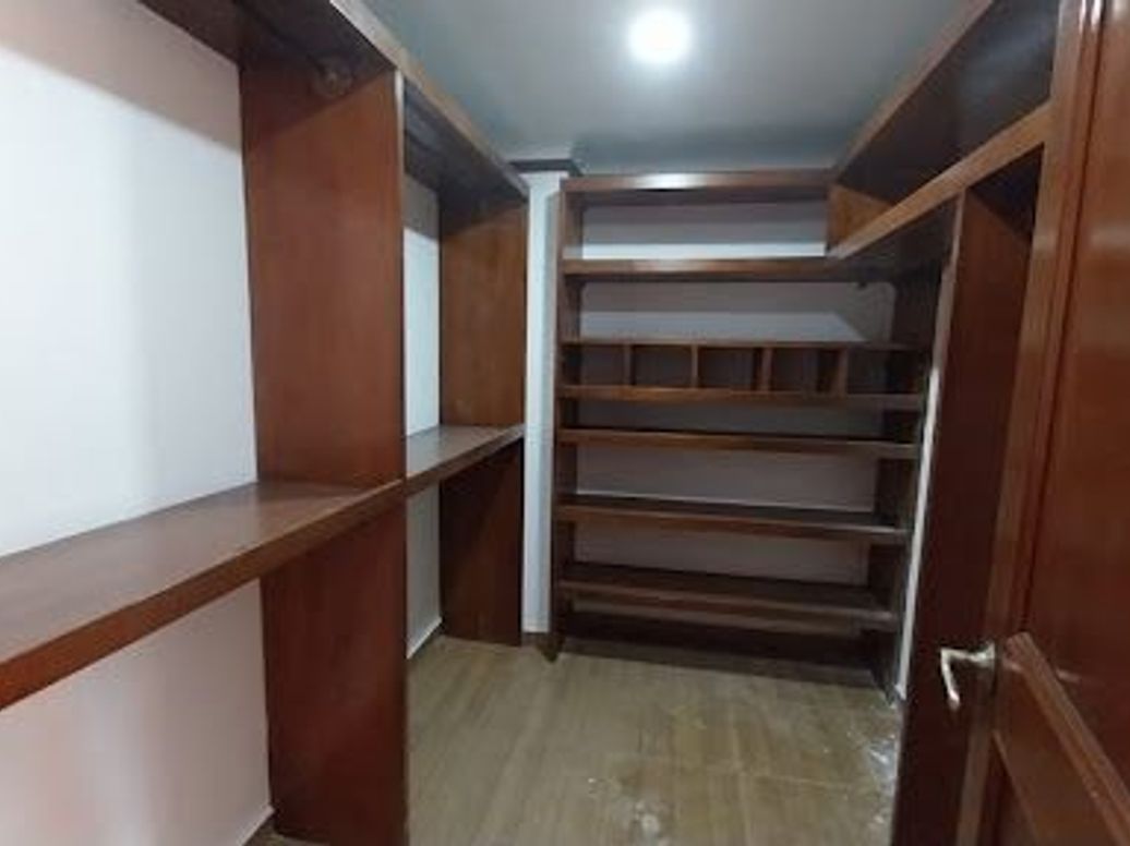 Apartamento de 5 alcobas en venta en La Carolina, Bogotá, 280 m² · foto 3 de 20