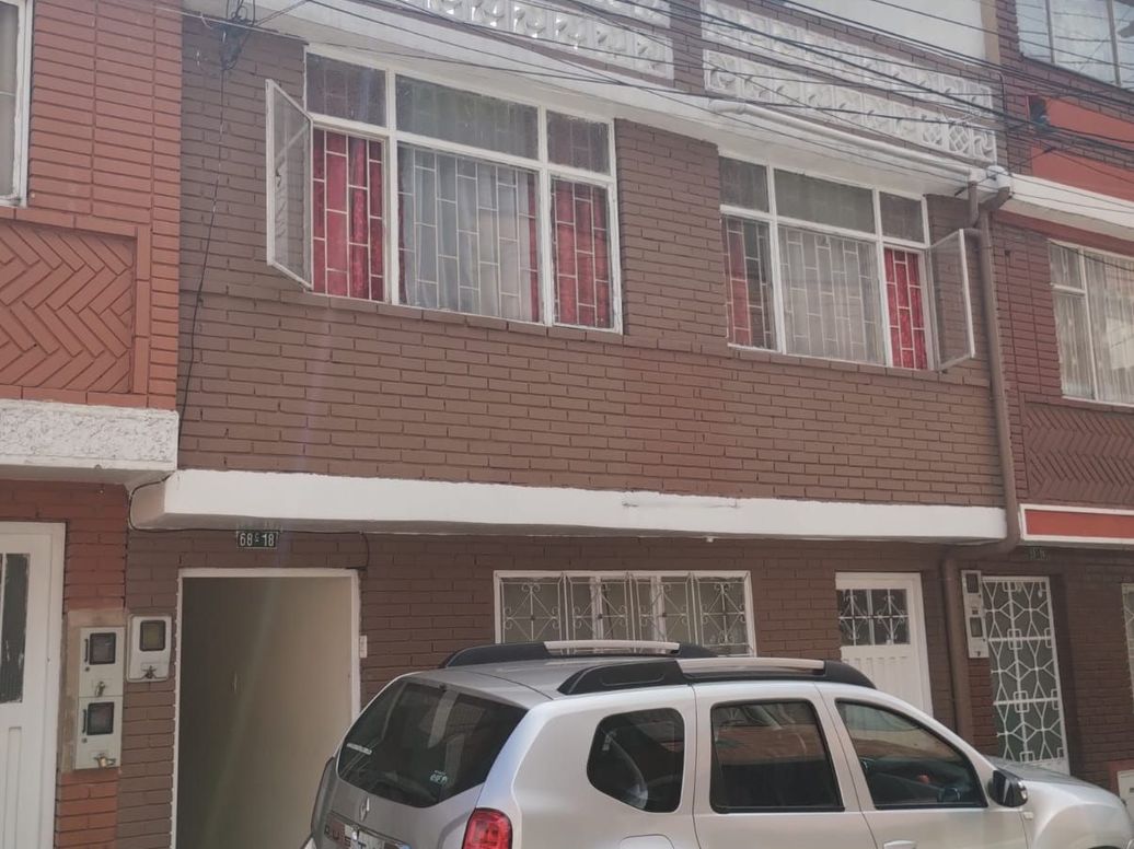 Casa de 10 alcobas en venta en Alqueria La Fragua, Bogotá, 210 m² · foto 7 de 8